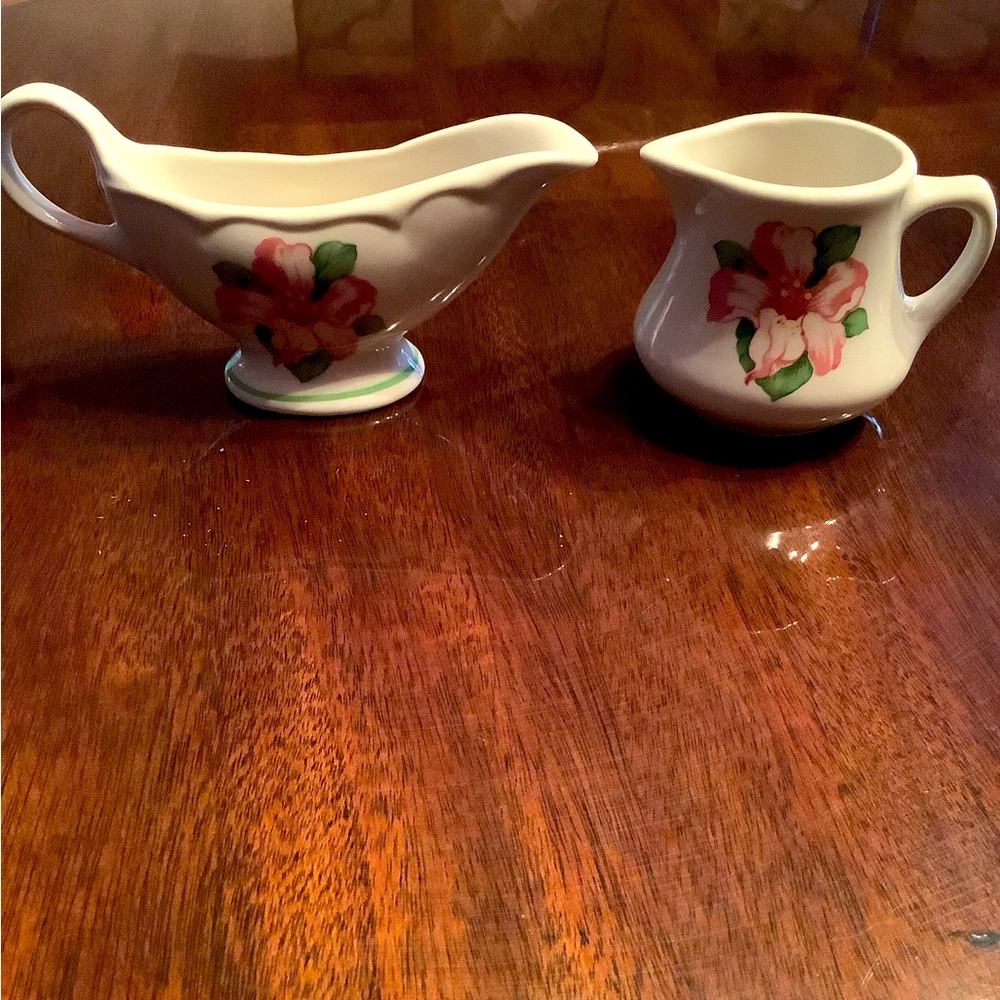 GREENBRIER RESORT DOROTHY DRAPER CREAMER and GRAVY BOAT RHODODENDRON. NEW.